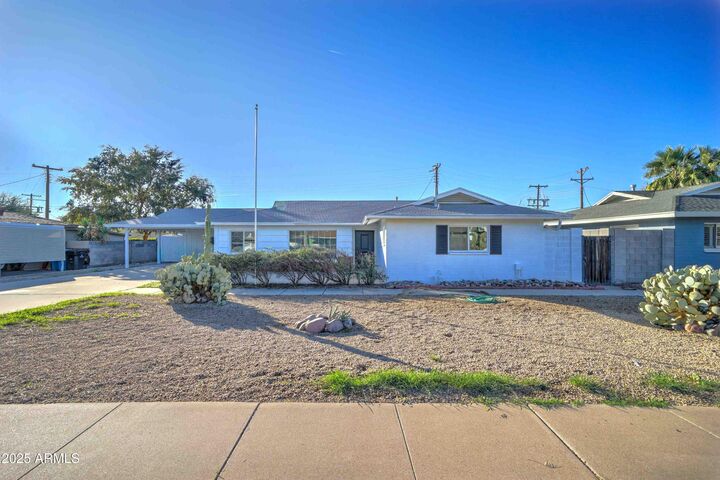 Property Photo: 2039 W Northview Avenue AZ 85021