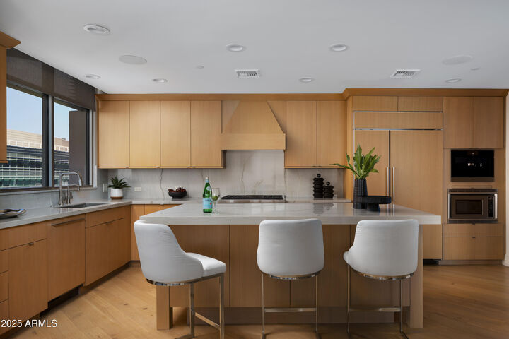 Property Photo:  2402 E Esplanade Lane 902  AZ 85016 