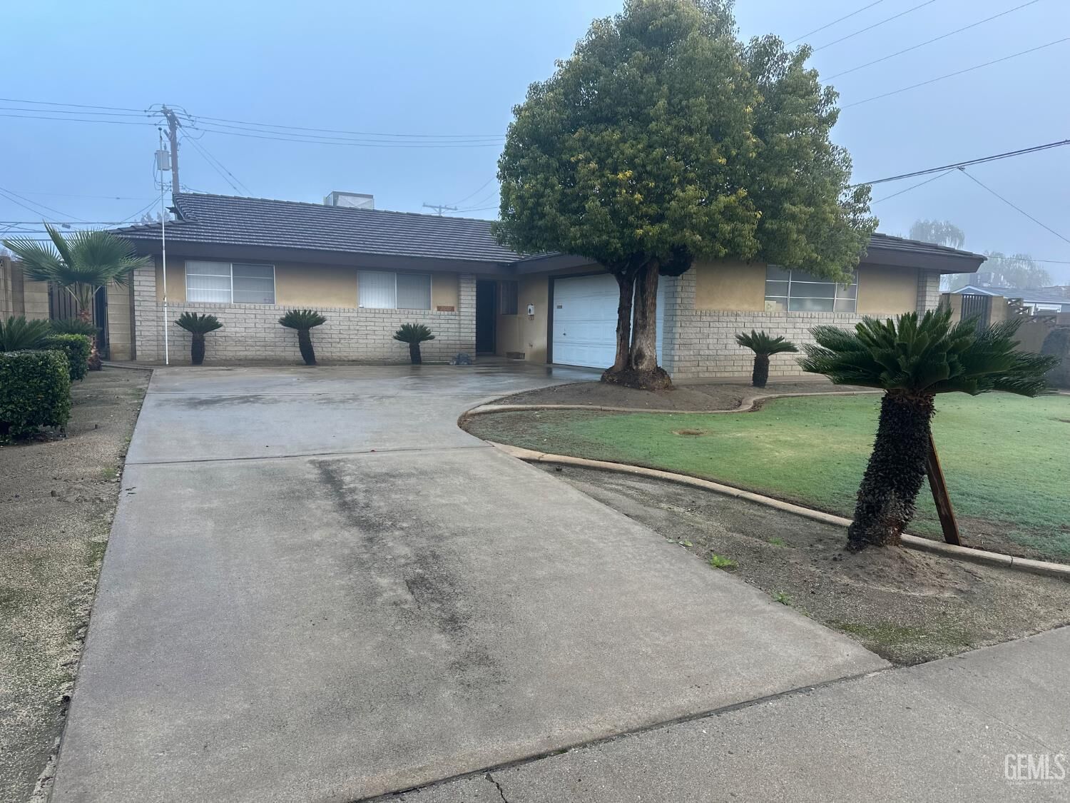 Property Photo:  2031 8th Avenue  CA 93215 