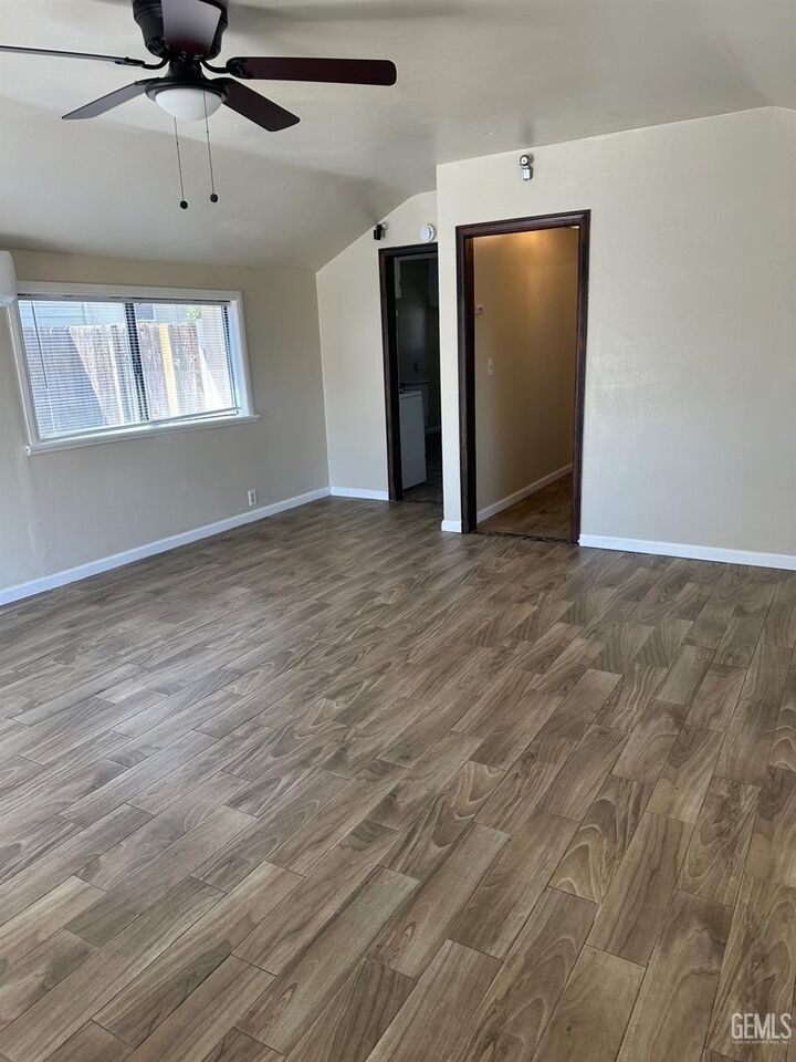 Property Photo:  107 Plymouth Avenue  CA 93308 