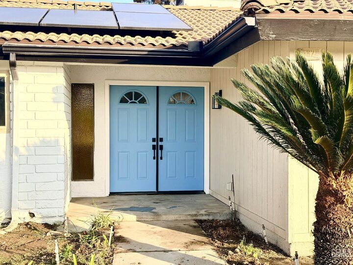 Property Photo:  5820 Patton Way  CA 93308 