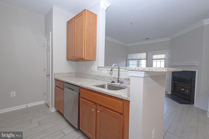 Property Photo: 4854 Eisenhower Avenue 443 VA 22304