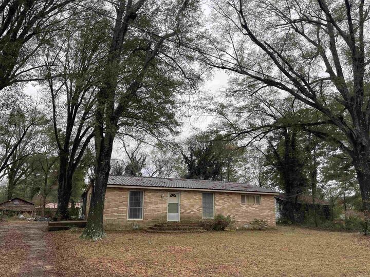 Property Photo:  205 N Elm Street  AR 72129 