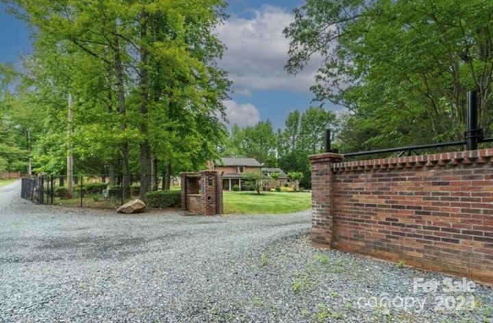 Property Photo: 10436 Connell Road NC 28227