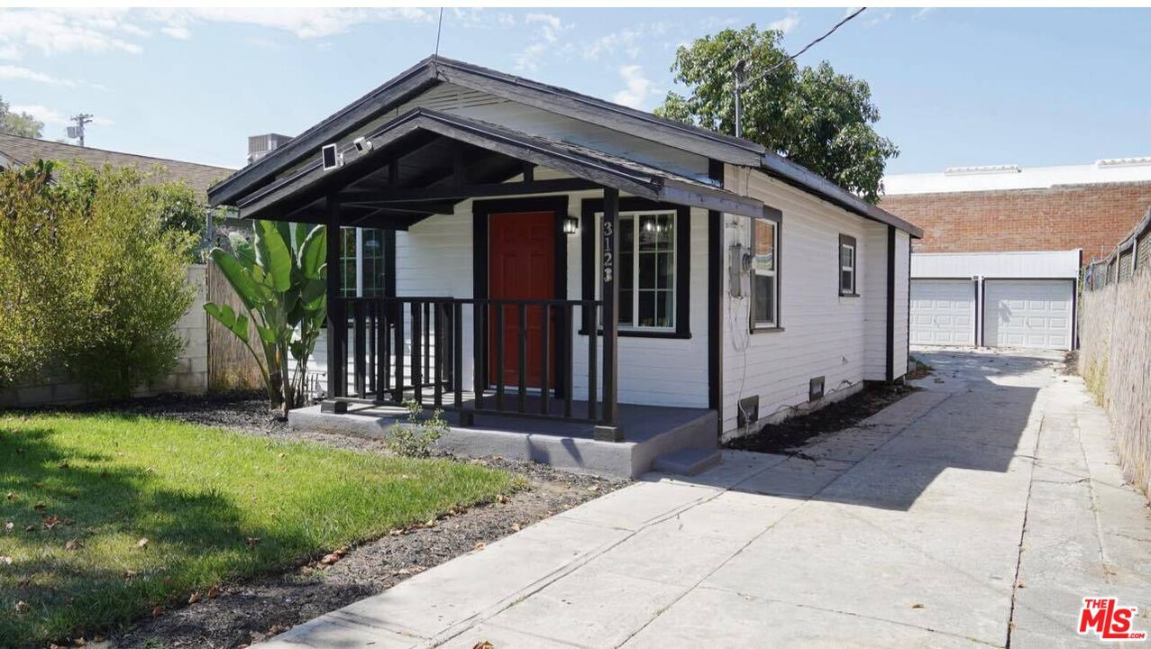 Property Photo: 3123 W 67th St CA 90043