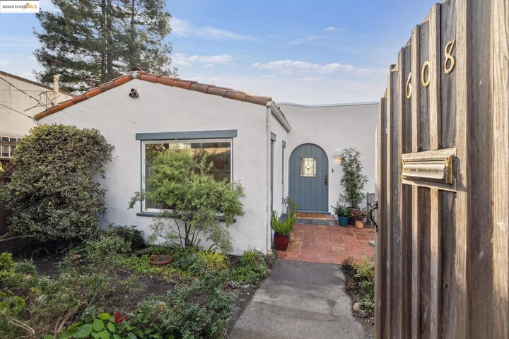 Property Photo: 608 Colusa Ave CA 94707