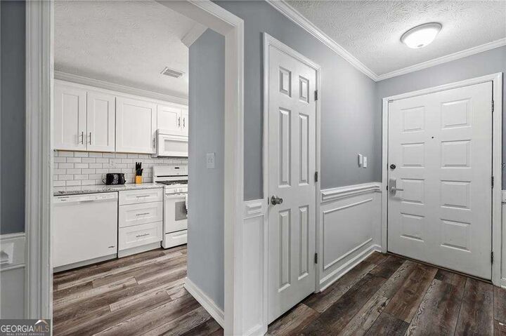 Property Photo:  907 Riverview Drive SE  GA 30067 