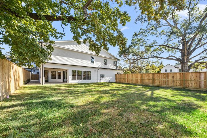 Property Photo: 4902 Oak Forest Drive TX 77018