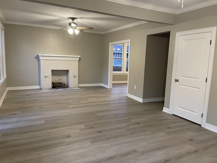 Property Photo:  400 N St Mary  TX 75633 