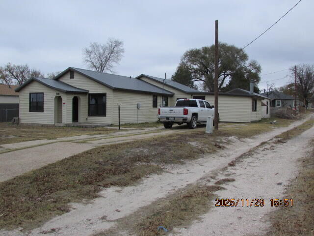Property Photo:  716 W E Avenue  TX 79347 