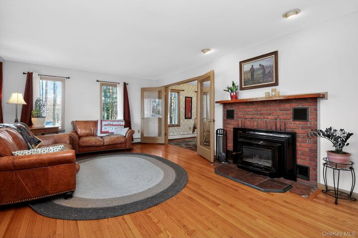 Property Photo:  4 Carlyle Road  NY 12538 