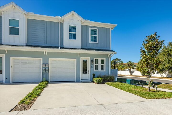 Property Photo:  3722 W Mango Avenue 10  FL 33611 