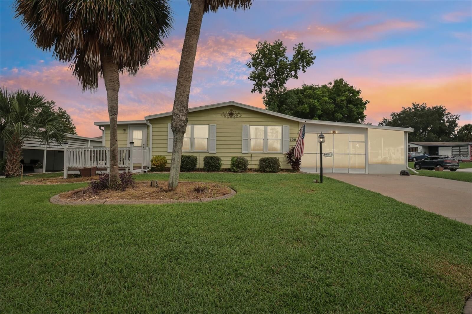 Property Photo: 1001 Matthew Avenue FL 32159