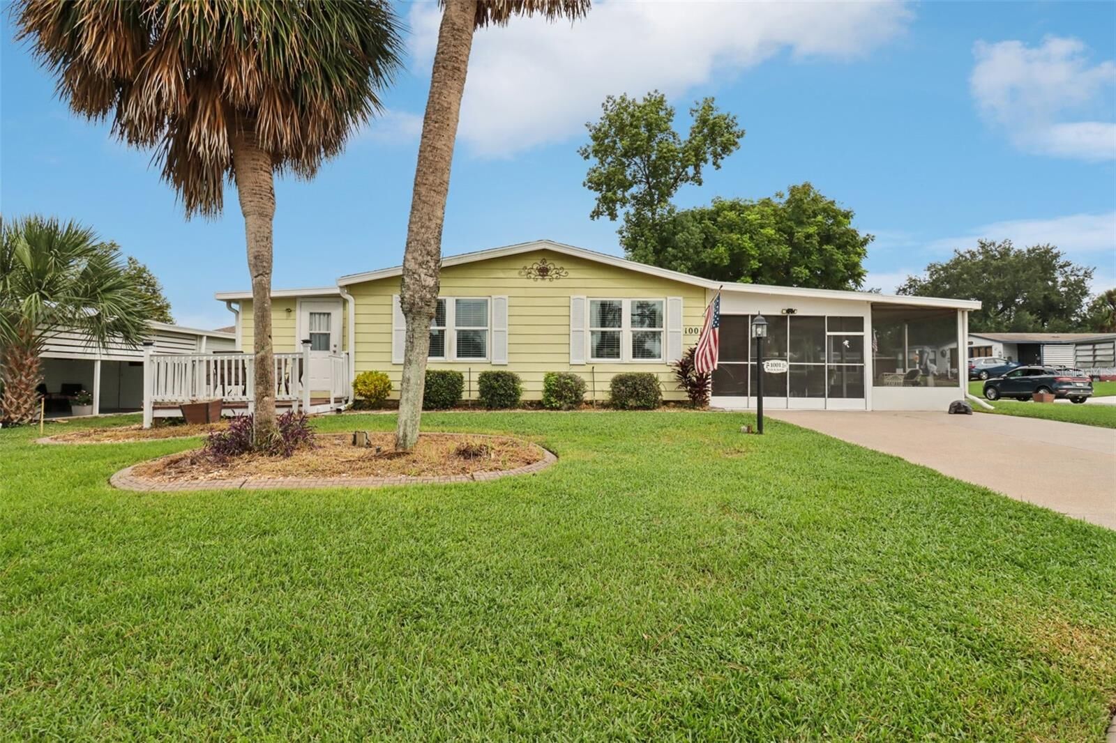 Property Photo:  1001 Matthew Avenue  FL 32159 