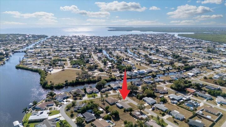 Property Photo:  151 Emmett Avenue NE  FL 33952 