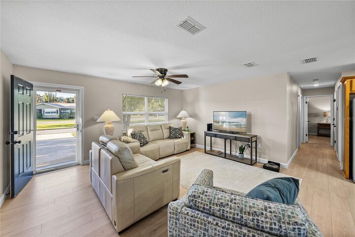 Property Photo:  104 N Lake Reedy Boulevard  FL 33843 