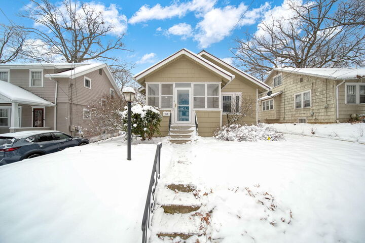 Property Photo: 715 Woodlawn Avenue MI 49203