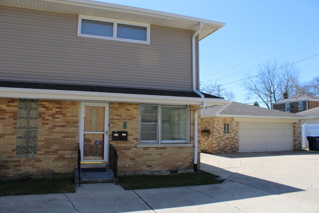 Property Photo: 724 Barnsdale Road 2 IL 60526