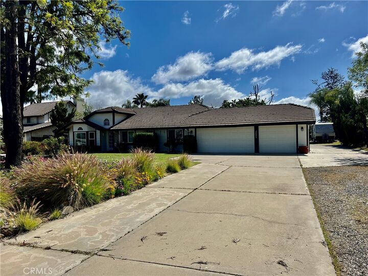 Property Photo: 28870 Broken Arrow Cir CA 92584