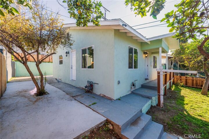 Property Photo:  1680 S Rimpau Boulevard  CA 90019 