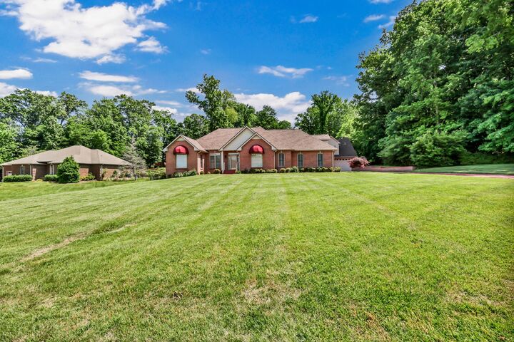 Property Photo:  453 Stonemeadow Rd  TN 37043 