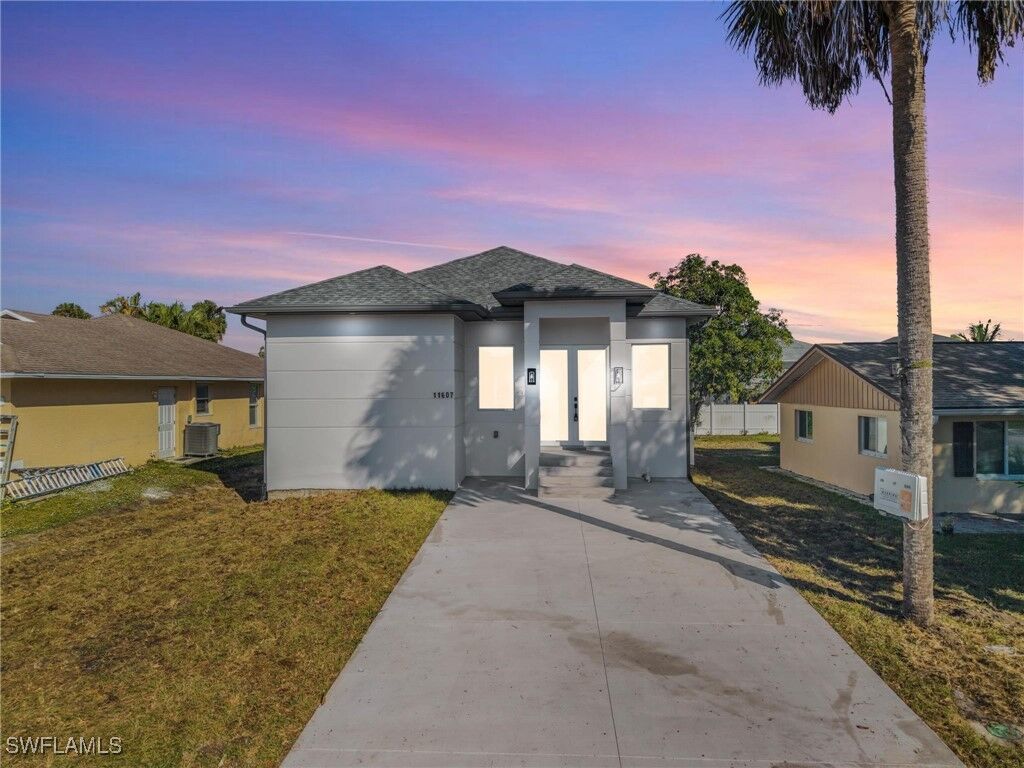 Property Photo: 11607 Pawley Avenue FL 34135