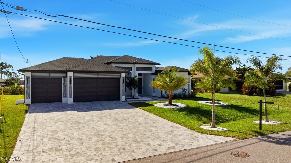 Property Photo:  866 SW 18th Street  FL 33991 