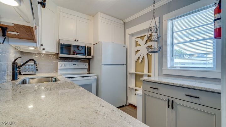 Property Photo:  1115 Tropic Terrace Fl  FL 33903 