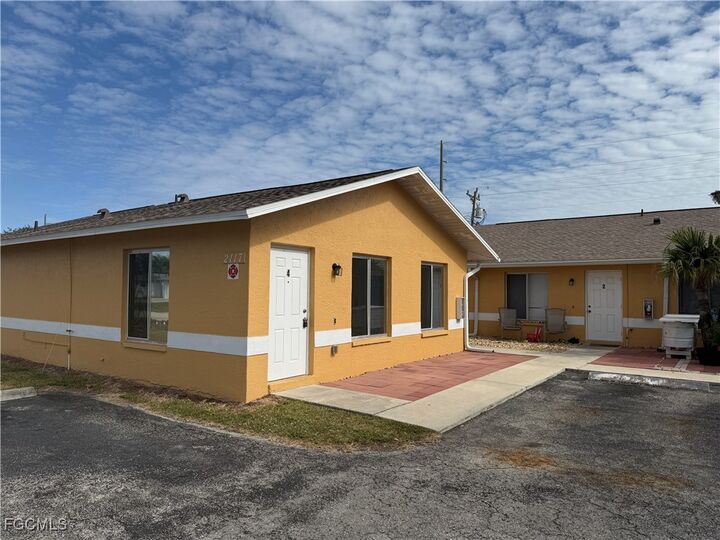 Property Photo:  2117 SW Santa Barbara Place 4  FL 33991 