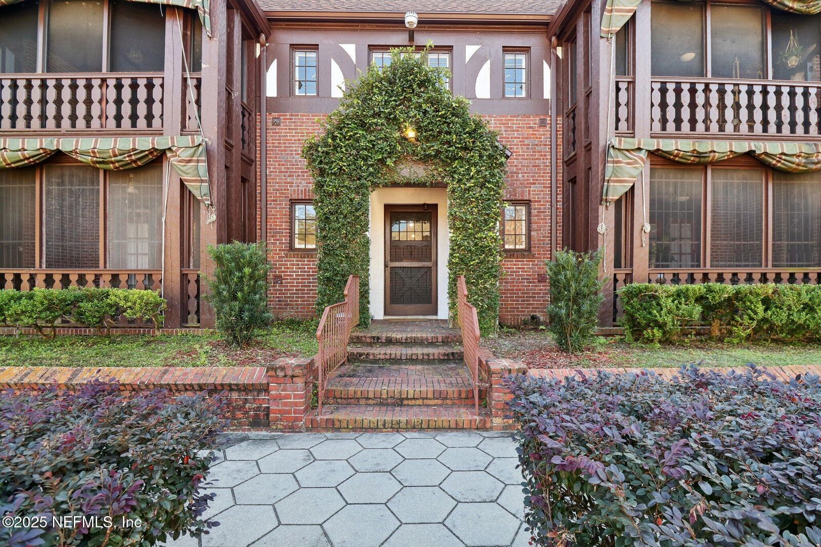 Property Photo:  2160 Forbes Street B  FL 32204 