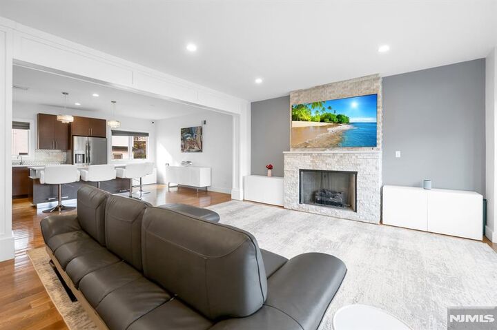 Property Photo:  807 Edgewood Lane B  NJ 07024 