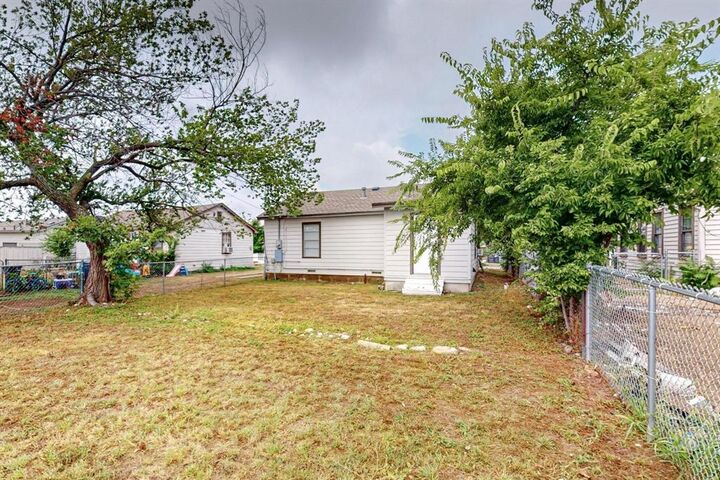 Property Photo: 4305 Frazier Avenue TX 76115