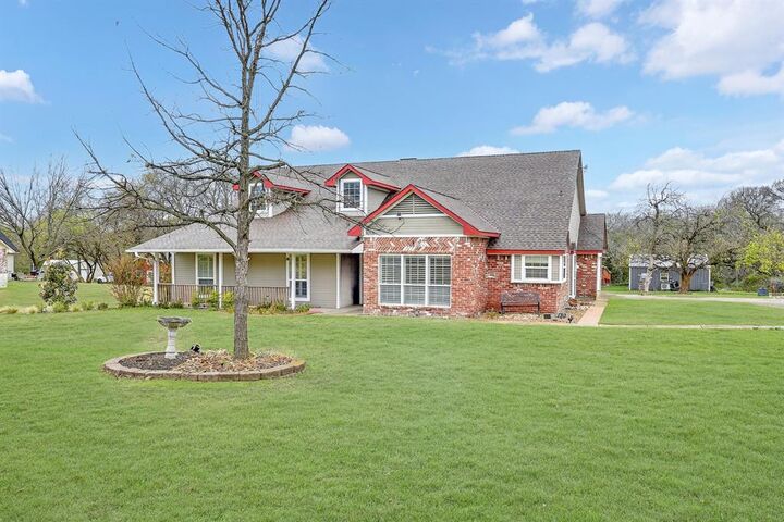 Property Photo:  130 Woodcreek Drive  TX 75407 