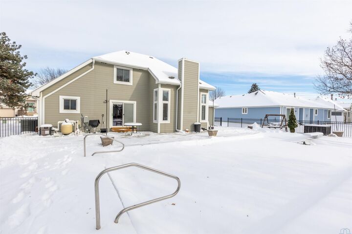 Property Photo: 186 Levee Trail SD 57049