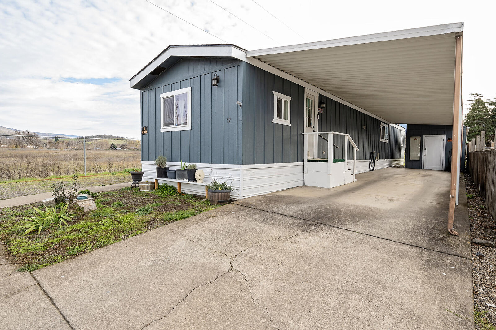 Property Photo:  4729 S Pacific Highway Unit 12  OR 97535 