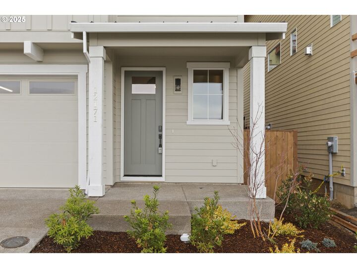 Property Photo:  12171 SW Autumnview St  OR 97224 