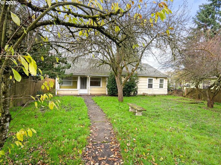 6525 N Montana Ave  Portland OR 97217 photo