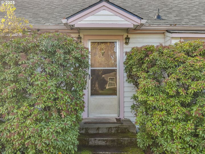 Property Photo: 458 W Hayes St OR 97071