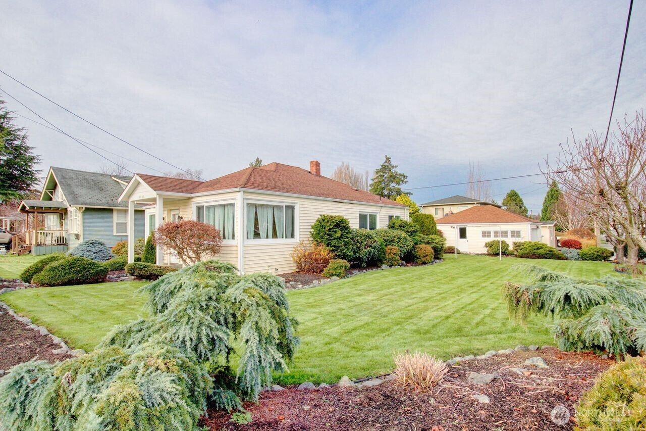 Property Photo:  1102  17th Street  WA 98221 