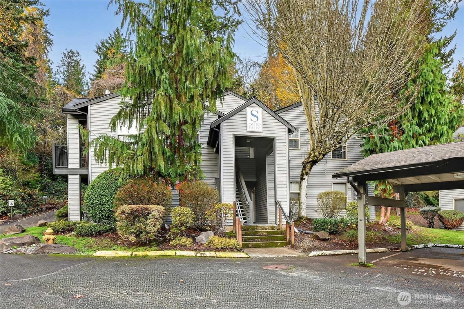 Property Photo: 9805 Avondale Road NE S252 WA 98052