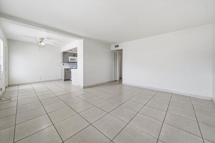 Property Photo: 810 Lake Shore Drive 14 FL 33403