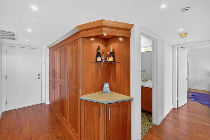 Property Photo:  2555 Collins Avenue 606  FL 33140 