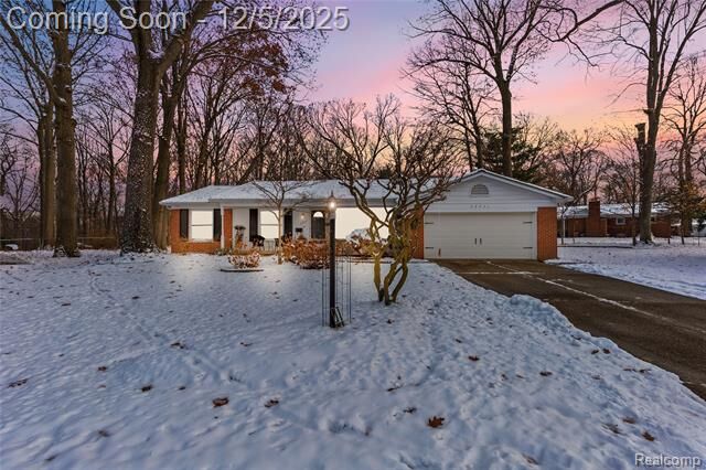 Property Photo: 32951 Myrna Court MI 48154