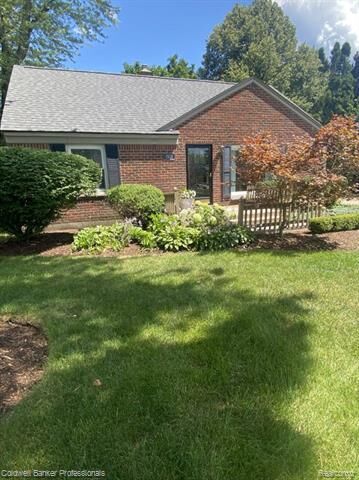 Property Photo: 1921 Beverly Street MI 48320