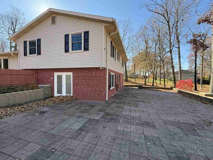 Property Photo:  8 Parkway Lane  IN 47374 