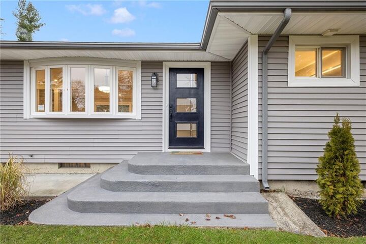 Property Photo:  13 Ivy Place  RI 02865 