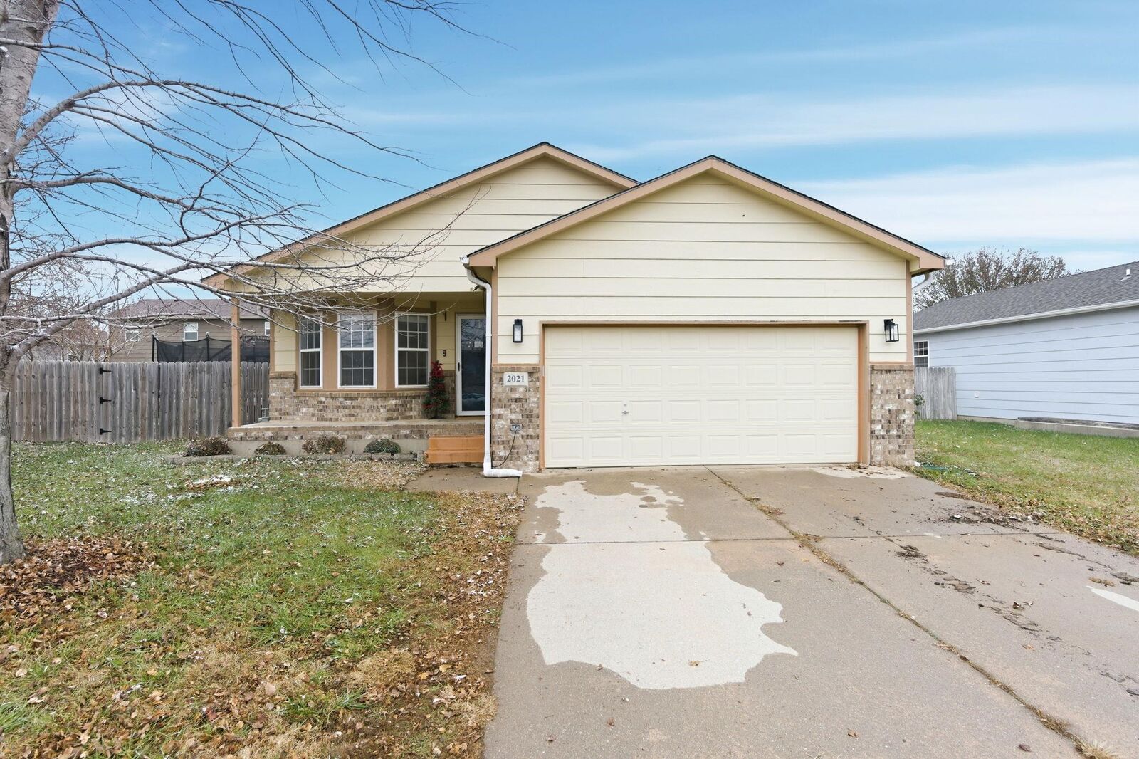 Property Photo: 2021 S Crestline Ct KS 67209