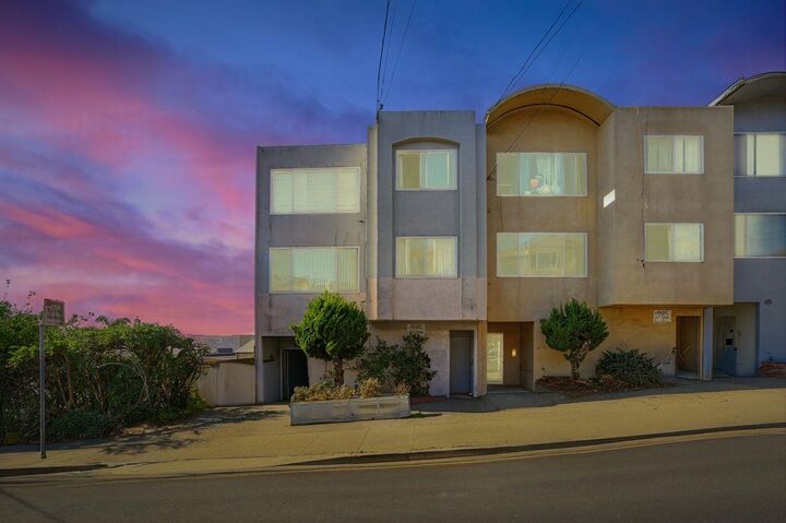 Property Photo:  678 Hillside Boulevard  CA 94014 