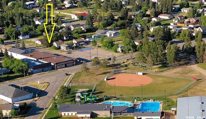 Property Photo:  111 3rd Street N  SK S0E 1E0 