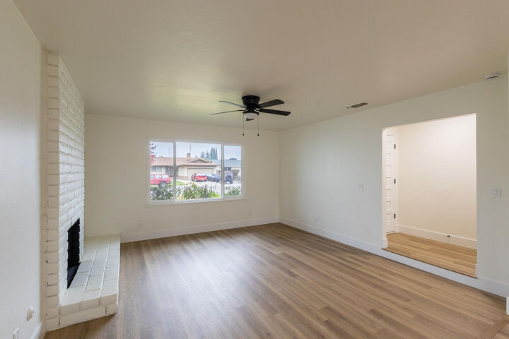 Property Photo: 2611 W Sunnyside Court CA 93277